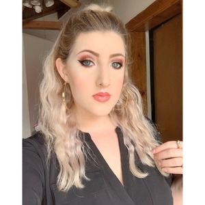 Meet your Posher, Erika